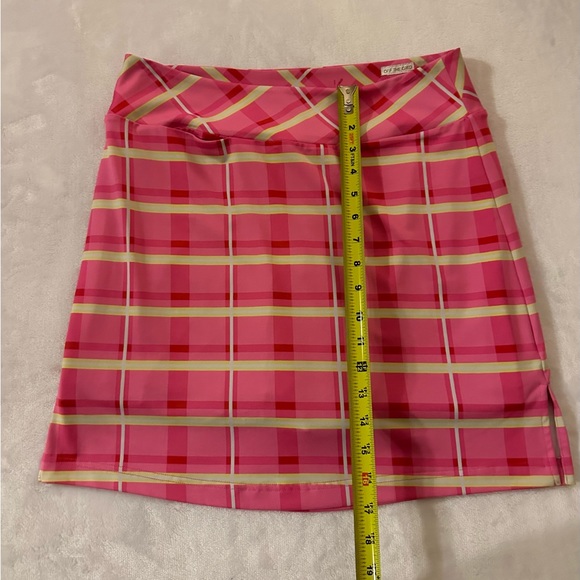 Golftini designer size medium golf skort. Pull on performance fabric. Pink plaid - Picture 4 of 7